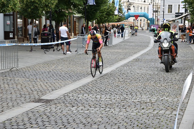 英超｜曼聯陷降班危機　adidas 9億英鎊巨額贊助隨時「凍過水」.